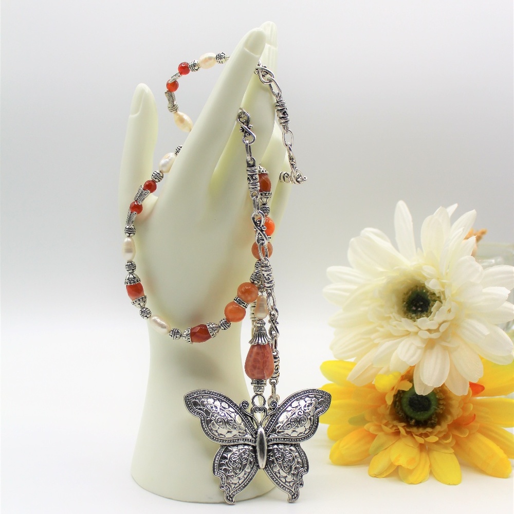 Butterfly pendant agate Y necklace